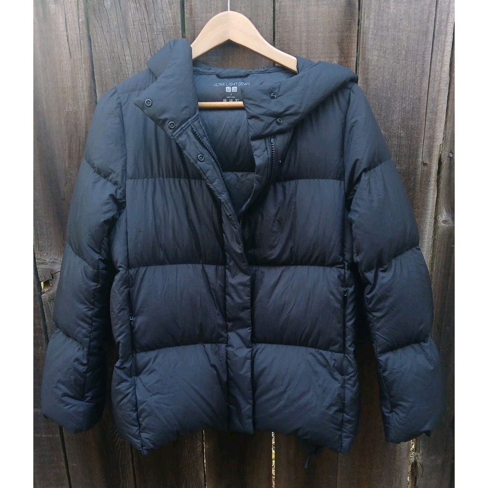 Uniqlo Ultra Light Down Hooded Puffer Jacket in Black Women's Size S